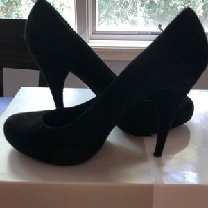 Steve Madden black suede heels